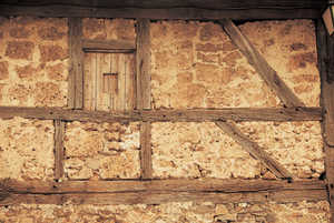 117.	Fragment d'un lattis rempli de tuffeau à Altzo Muño.
